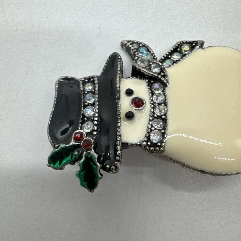 Tanya Creations beautiful brooch